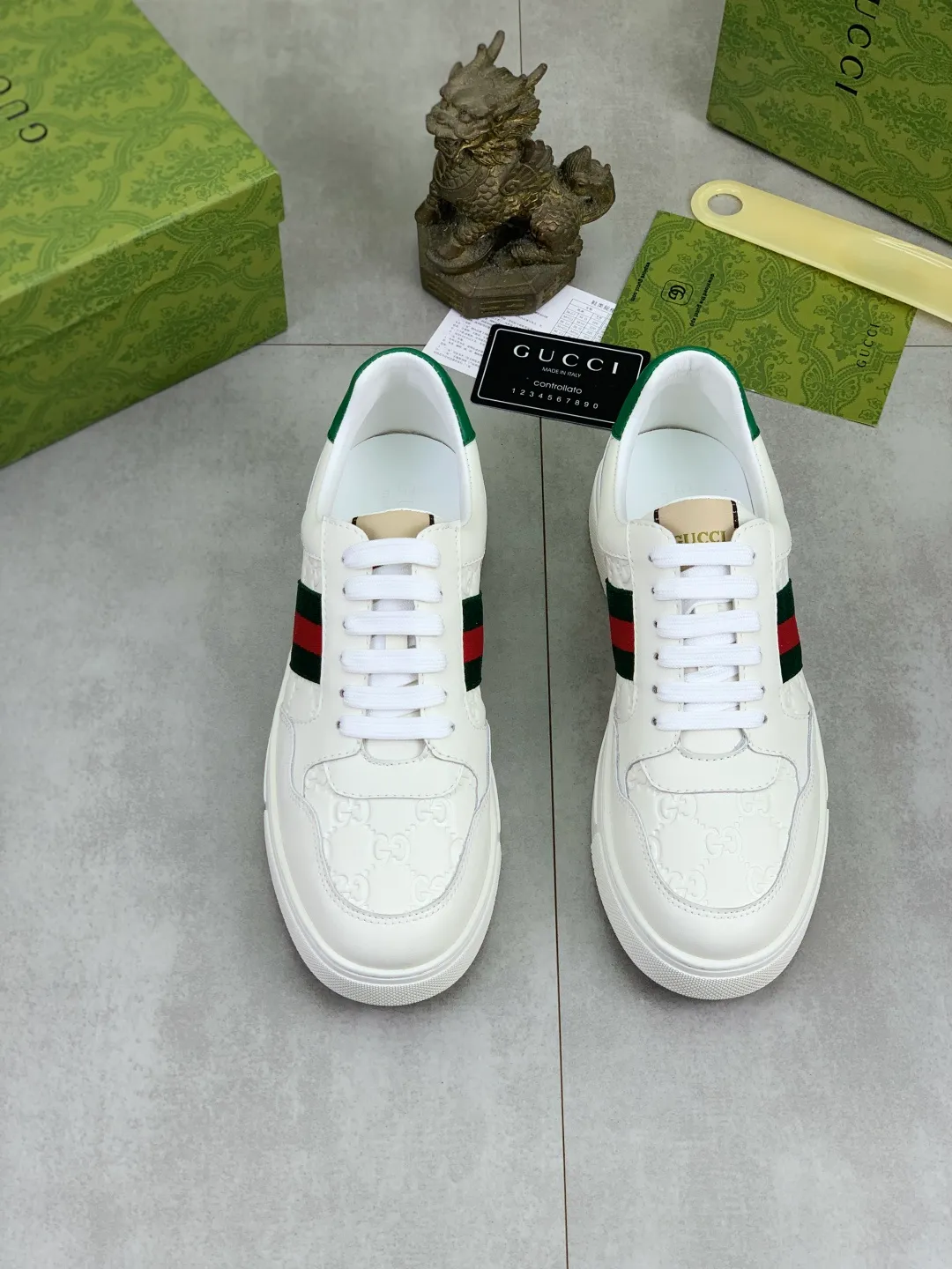 Men's shoes 💰P420 💰[New style]🆘 The latest model from Gucci GUCCI official website🎁Classic casual and fashionable men's shoes👟Best model💥The style is simple and elegant, exclusive for trendy men. Unique official website latest brand elements👑Gucci original decoration, fashionable and generous, original soft calfskin fabric➕Comfortable soft first-layer pigskin lining ✅The official website specifies wear-resistant casual outsole, the classic model is photographed in real life🎬Color: 2️⃣colors available😍Number of codes: 38-44